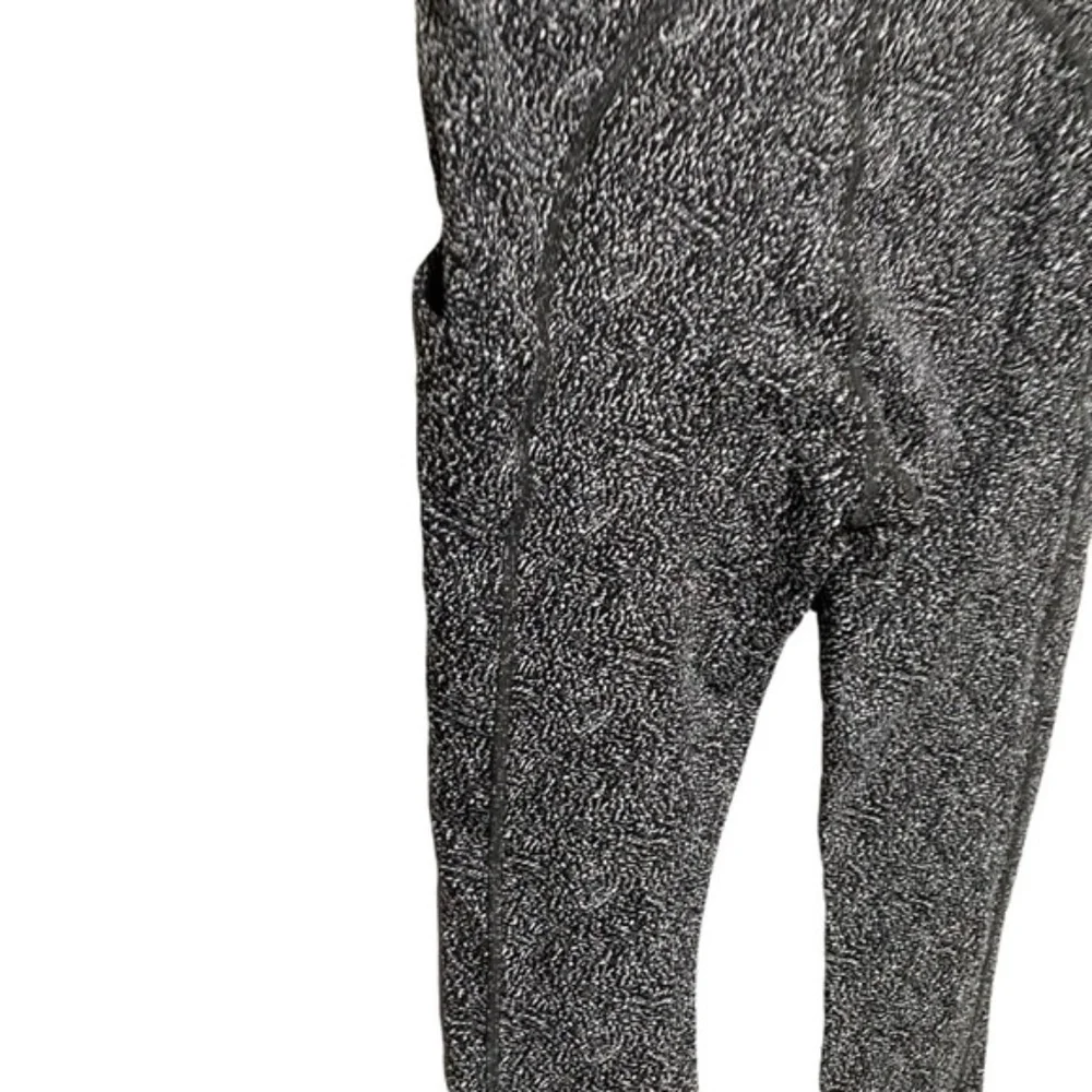 Athleta Ultimate Stash Pocket Textured 7/8 Tight - Picture 6 of 9
